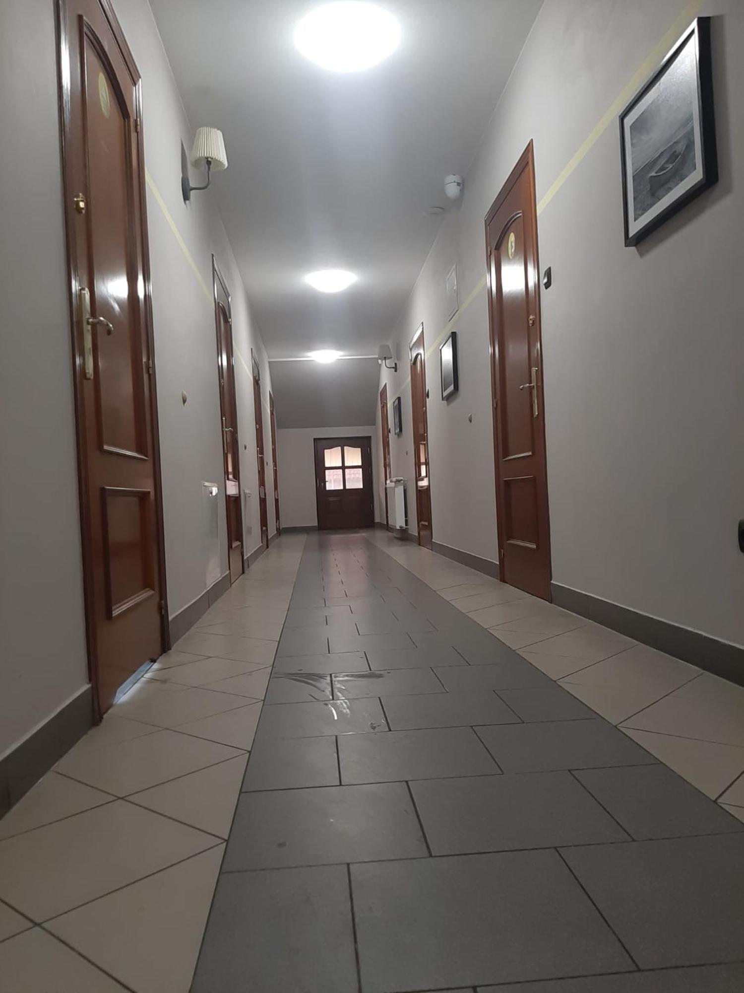 Dom Dworkowa Hostel *