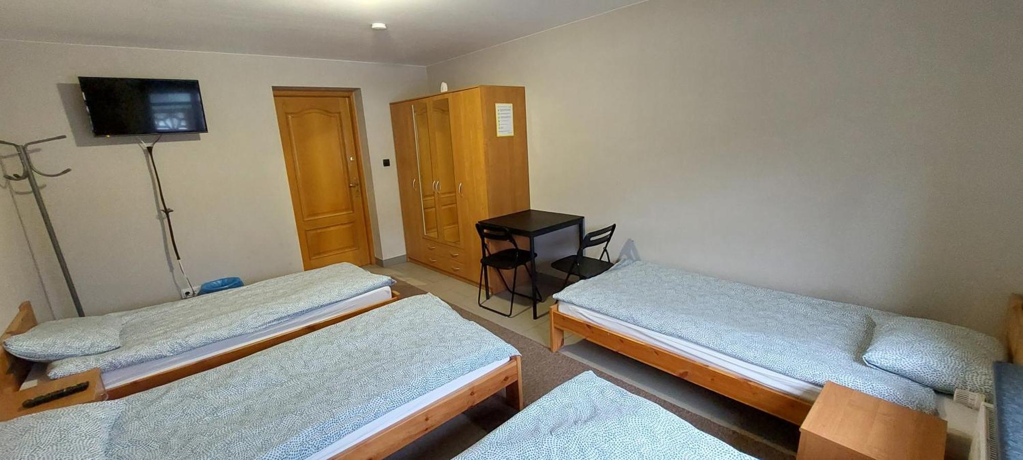 Dom Dworkowa Hostel *